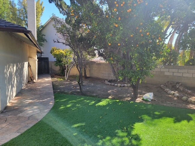 Building Photo - Spacious 5 Bedroom in Mission Viejo!