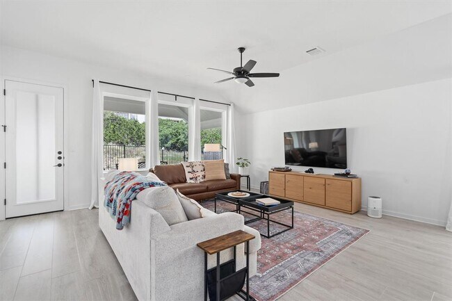 Building Photo - 332 Saturnia Dr