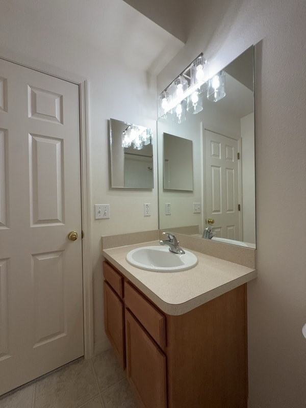 Building Photo - 9818 Fan Palm Way
