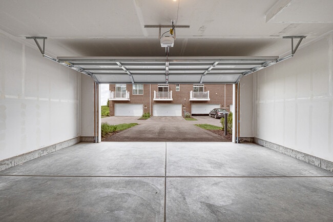 Building Photo - 2923 Madison Dr