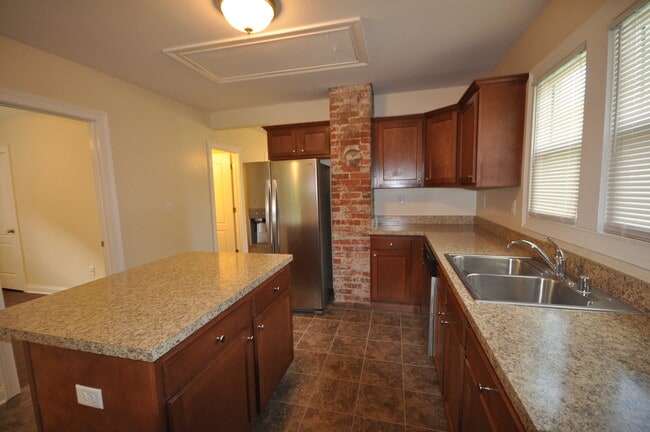 Building Photo - Sea Hero - Pre-Leasing for Fall Semester 2026
