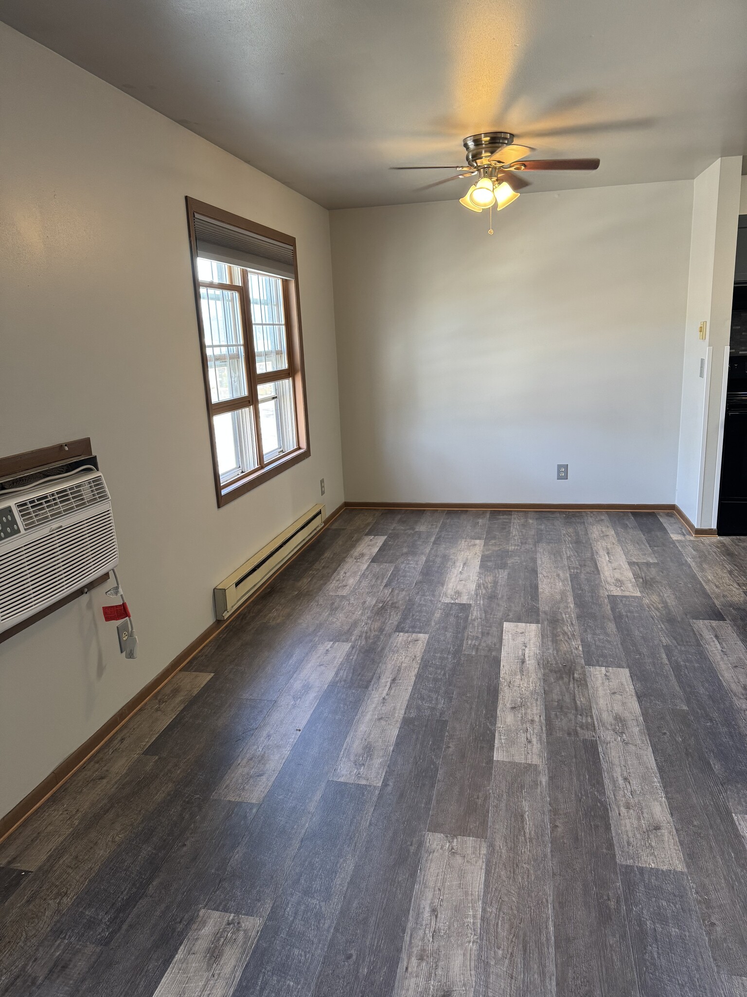 Dining area - 930 Iowa Ave