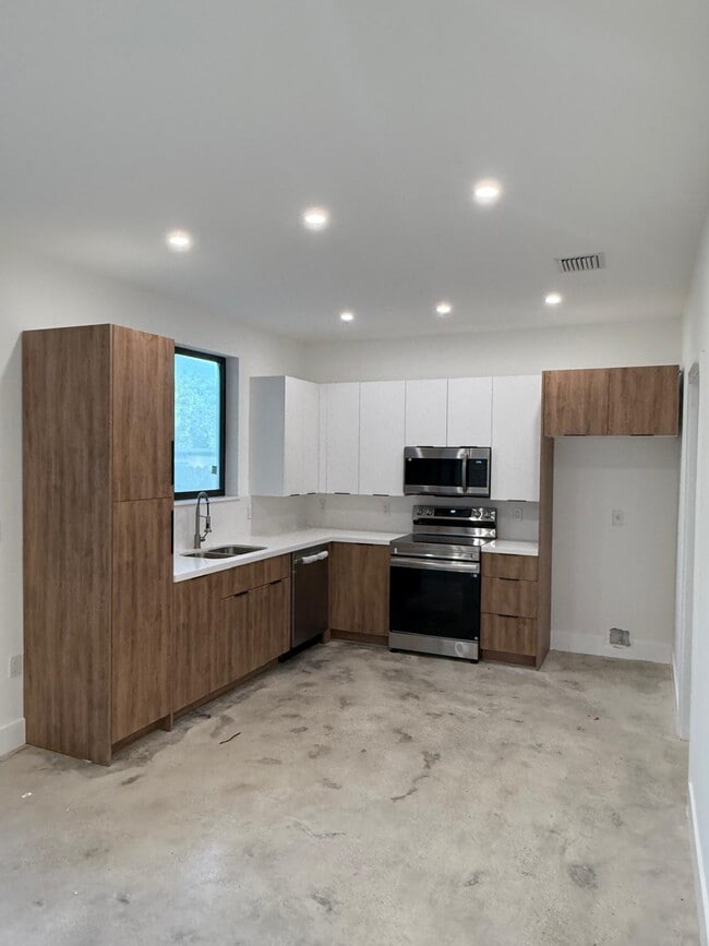 Building Photo - A2Z Construction & Remodel LLC / 2242 NW 9...