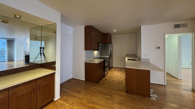 Building Photo - 1134 Alta Loma Rd