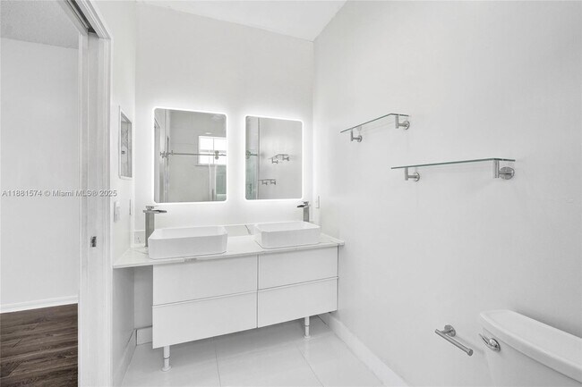 Building Photo - 3041 SW 88th Ave