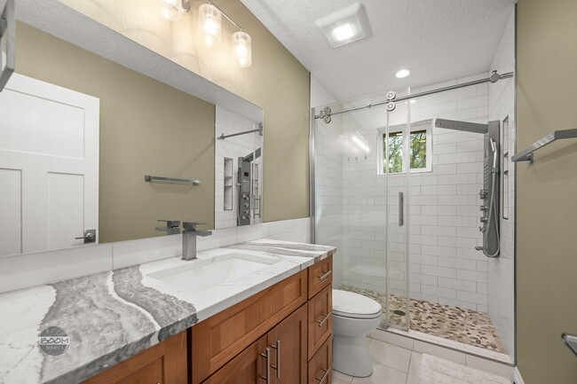 Building Photo - 525 Wolf Dr