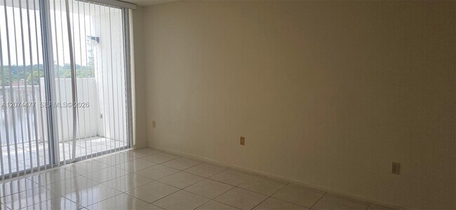 Building Photo - 1300 NE Miami Gardens Dr
