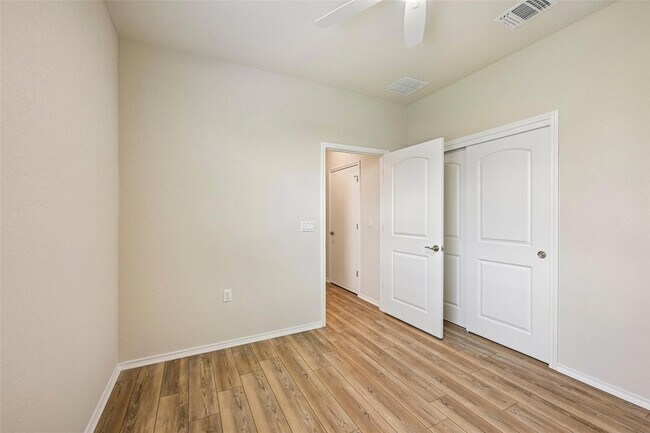 Building Photo - 401 Yorktown St