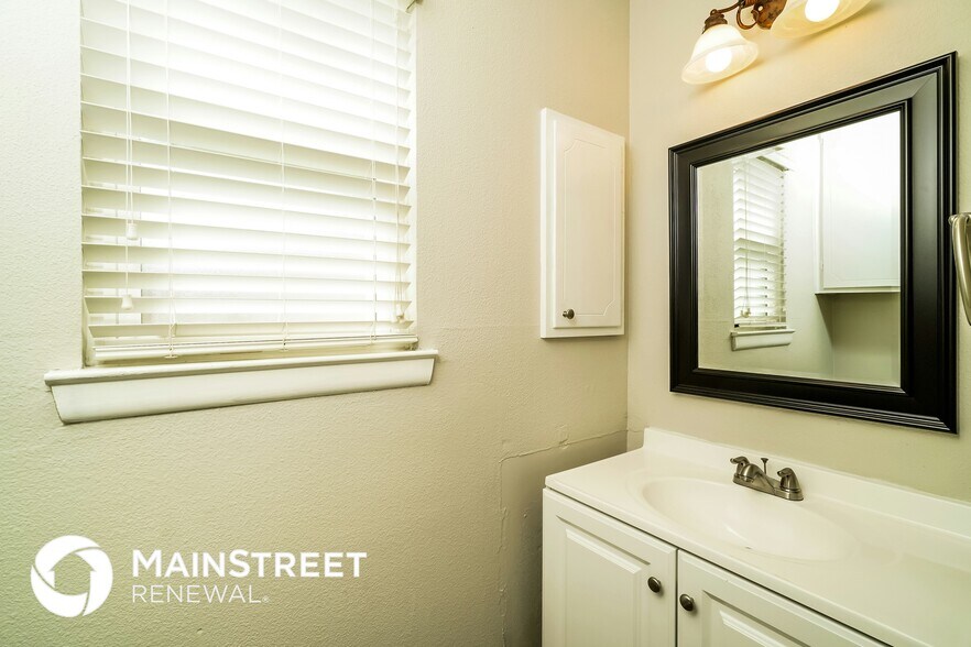 Building Photo - 13406 Chesterton Dr