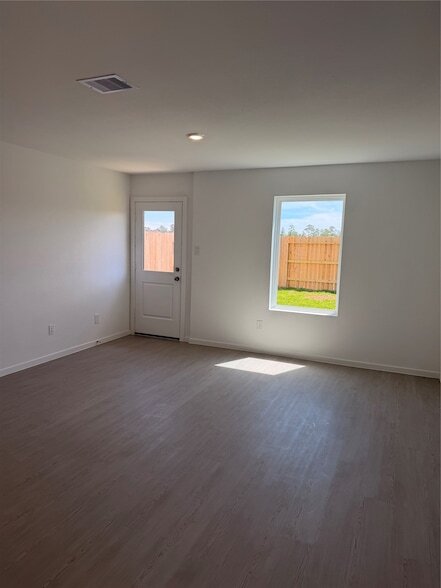 Building Photo - 20150 Green Mallard St