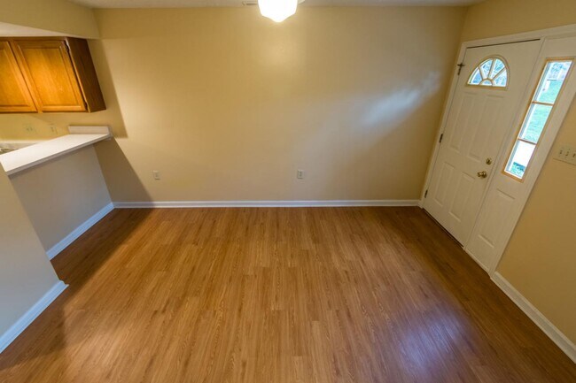 Building Photo - 702 E Sherwood Hills Dr