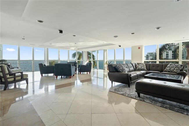 Building Photo - 1155 Brickell Bay Dr