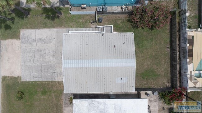 Building Photo - 105 E Marisol Dr