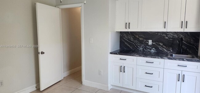 Building Photo - 6265 SW 31st St