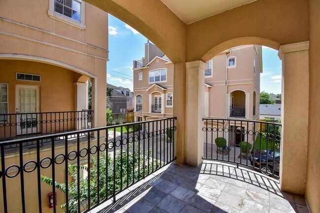 Building Photo - 5615 Winsome Ln