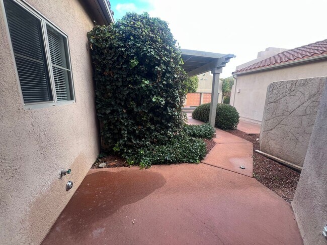 Building Photo - Unfurnished - 1 Year Rental