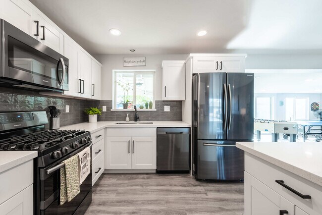 Building Photo - 4917 E Granada Rd