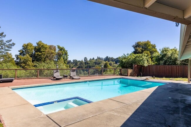 Building Photo - 25 Warmwood Way