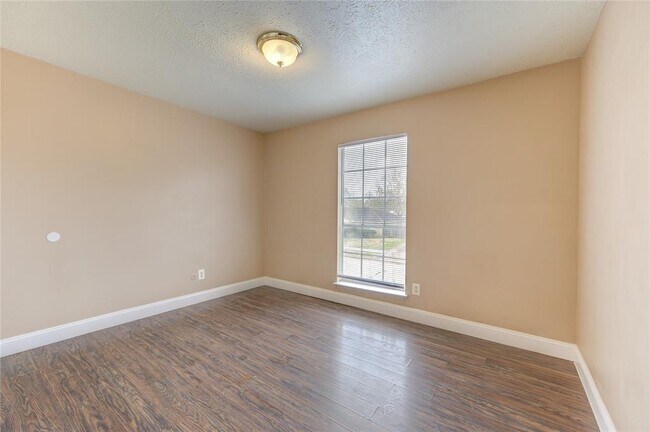 Building Photo - 1371 New Tree Ln