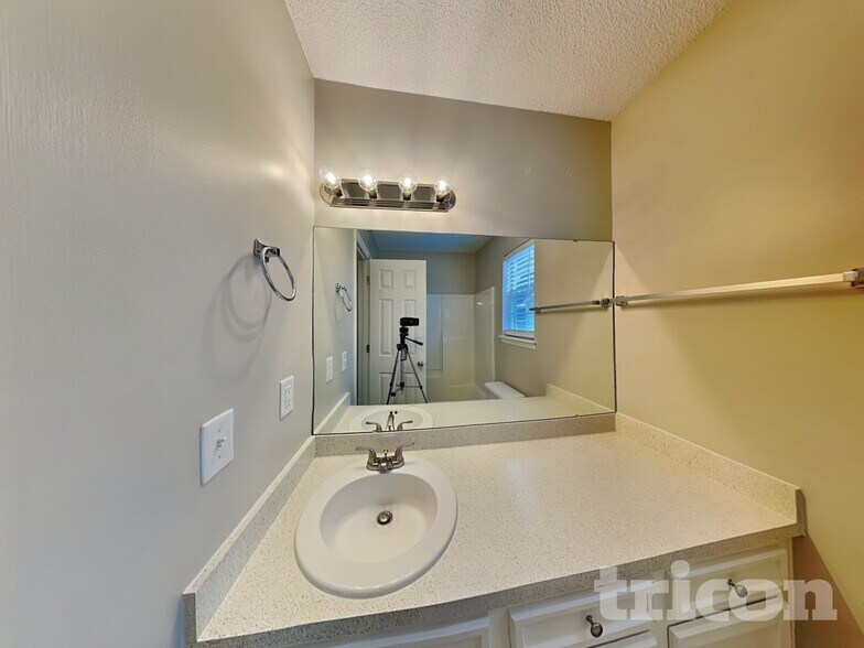 Building Photo - 412 Budby Ct