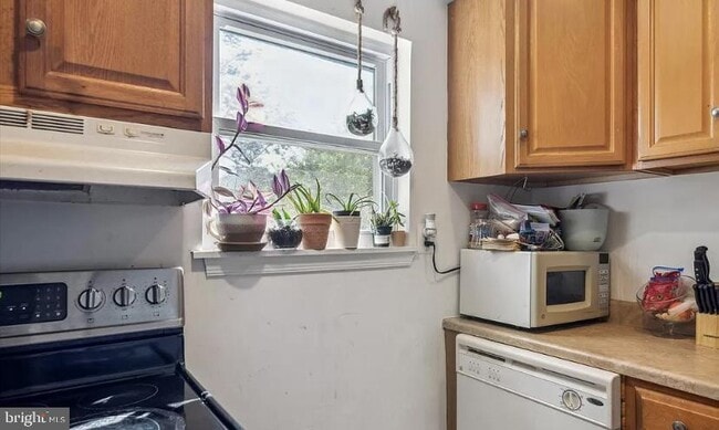 Building Photo - 2606 W Girard Ave