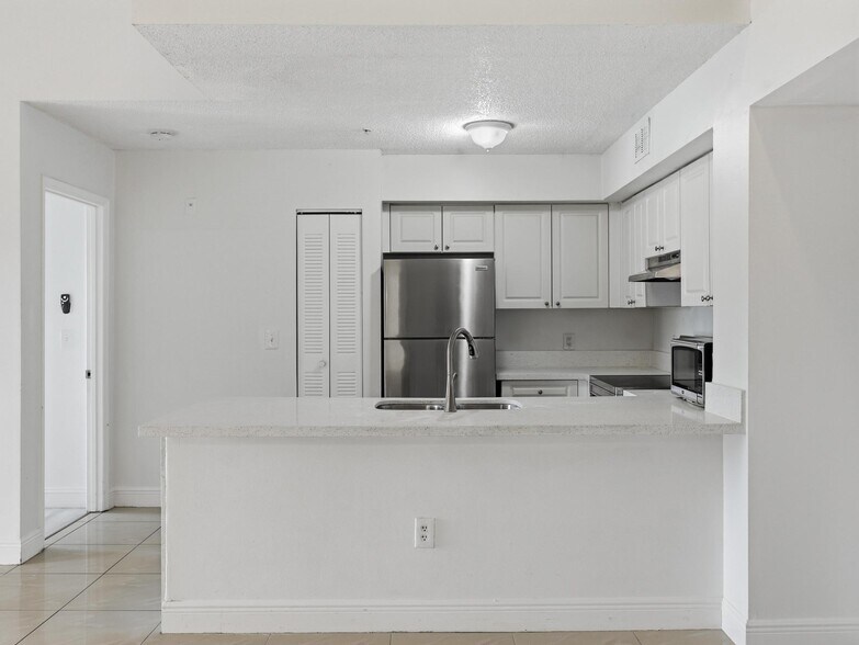 Building Photo - 12166 Saint Andrews Pl