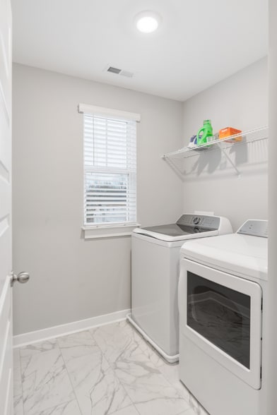 Building Photo - 229 Hudson Dr