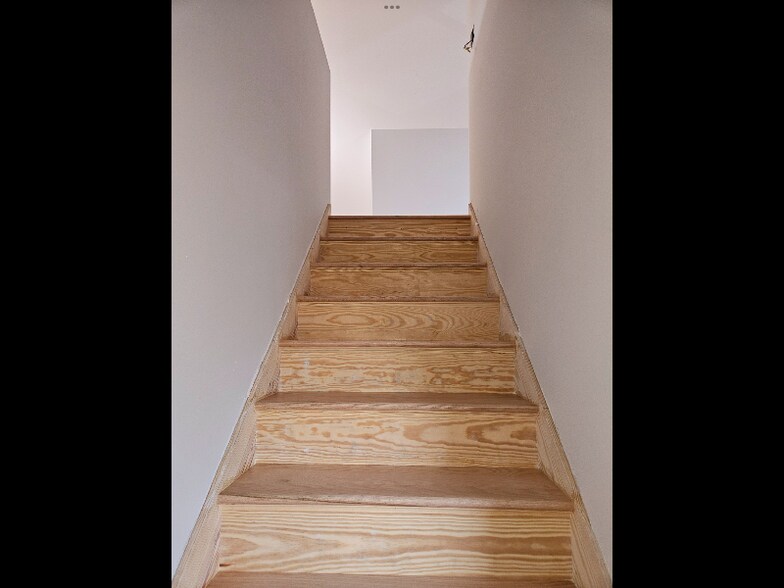 Building Photo - 701a 13th Ave