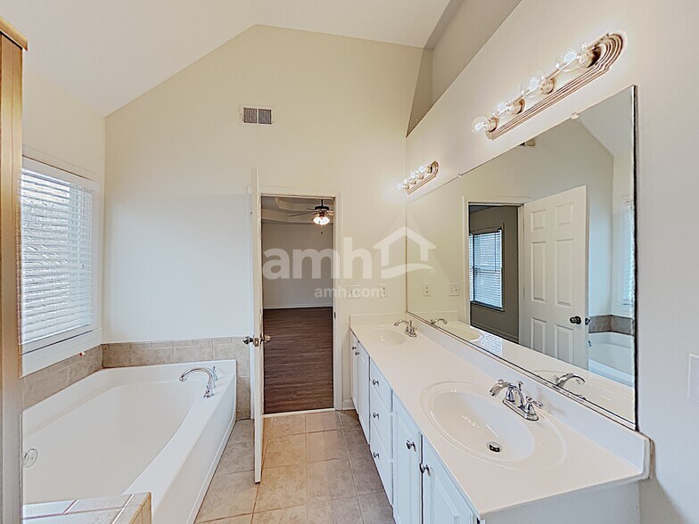 Building Photo - 34 Kodiak Ct