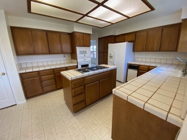 Building Photo - Glen Heights Condo
