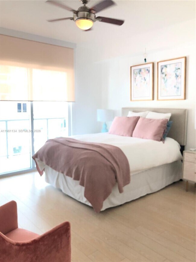 Building Photo - 1111 SW 1st Ave