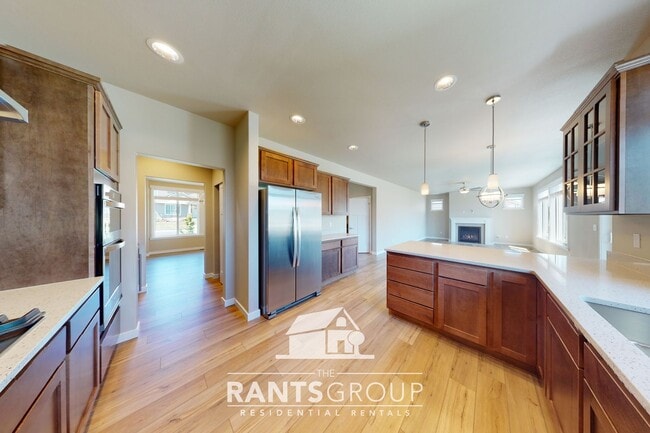 Building Photo - Beautiful Newer Home! Easy I5 access!