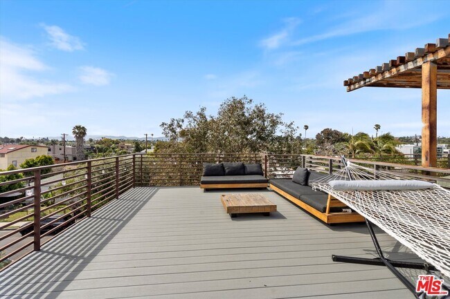 Building Photo - 720 Brooks Ave