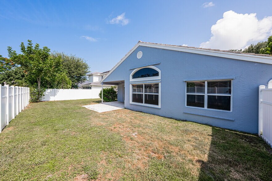 Building Photo - 4075 Sabal Lakes Rd
