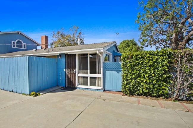 Building Photo - Coastal Living in Westside Costa Mesa – Up...