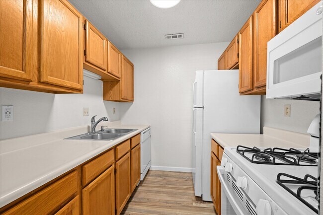 Building Photo - 2105 N Keebler Ave