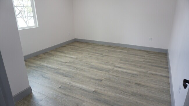 Building Photo - 10065 Arleta Ave