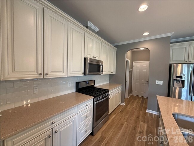 Building Photo - 5818 Glenmore Garden Dr