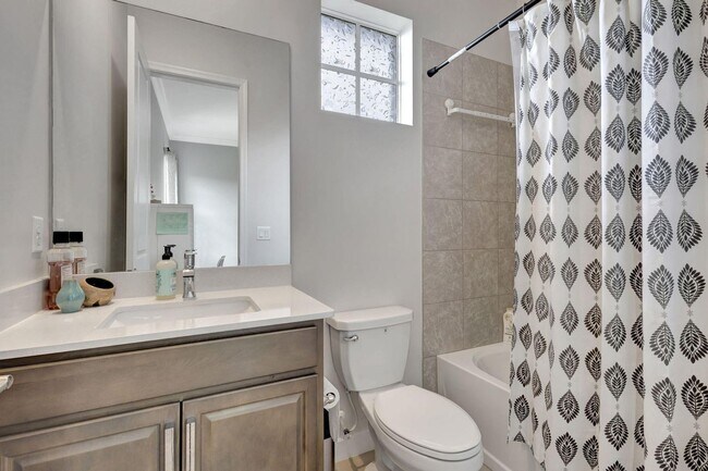 Building Photo - 870 Hookline Cir