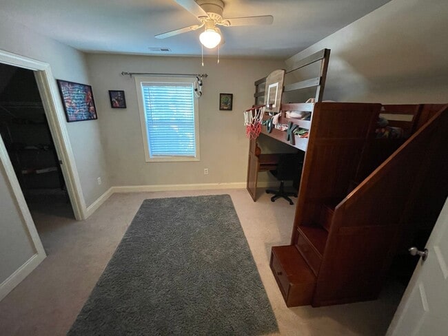 Building Photo - 4 Bedroom 3.5 Bath Home in Carolina Lakes!