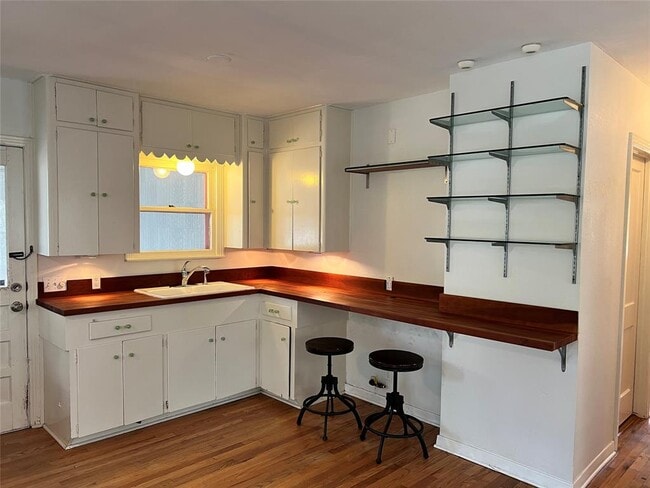 Building Photo - 4407 Lareina Dr