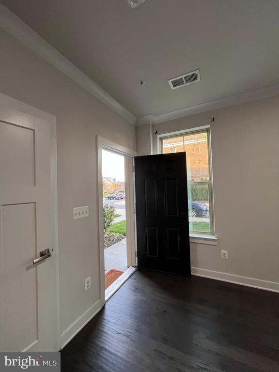 Building Photo - 42593 Burbank Terrace