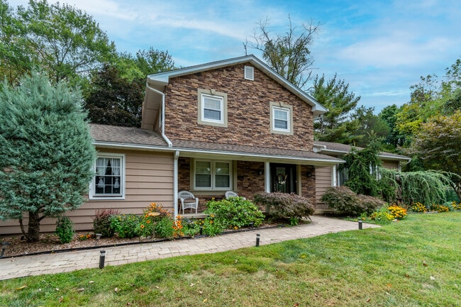 Building Photo - 230 Jacobs Creek Rd