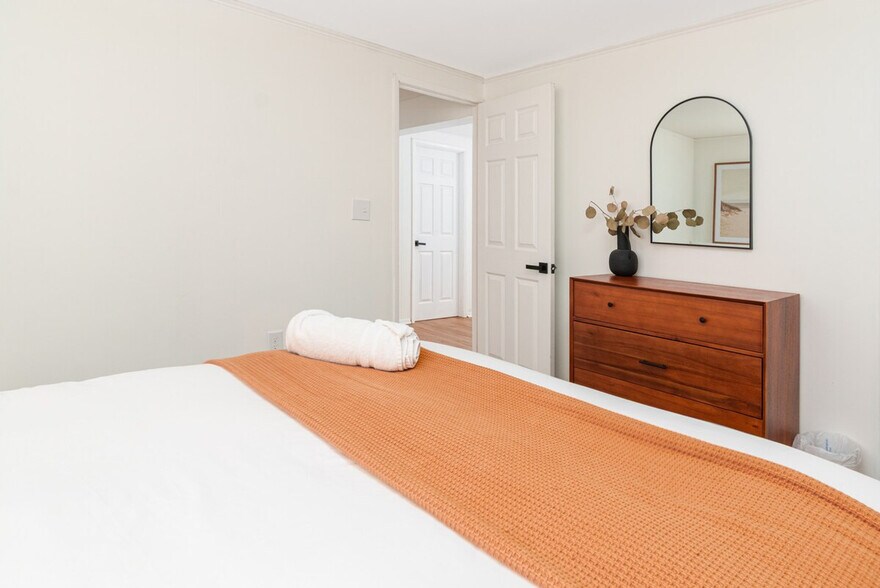 Building Photo - 26 Finley St