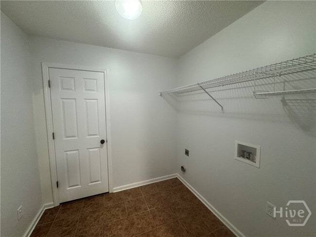 Building Photo - 75 Oak Ridge Cir