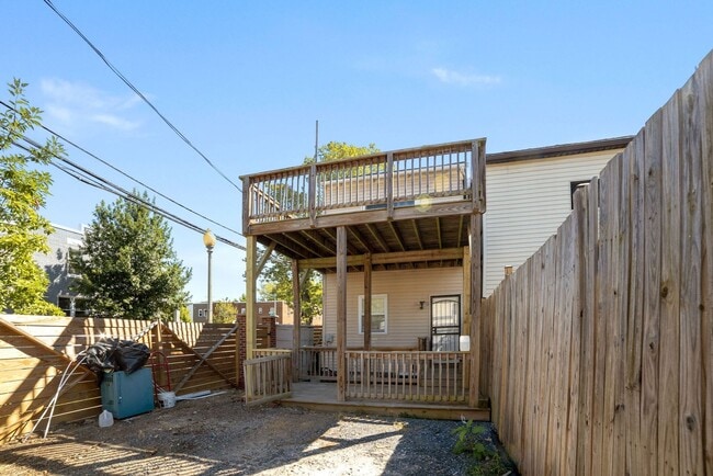 Building Photo - 1 Month Off! Available Now!  // 3bedroom 2.5 bathroom Condo// Trinidad//Private Parking Included