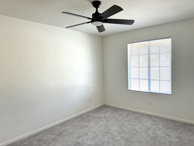 Building Photo - 4 bedroom, 2 bathroom Mystic Canyon Gem