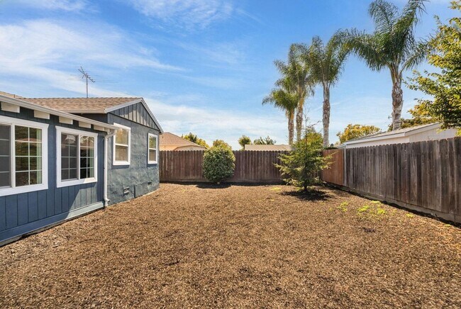 Building Photo - Light-Filled San Leandro Gem w/ Dual Garages & Expansive Yard