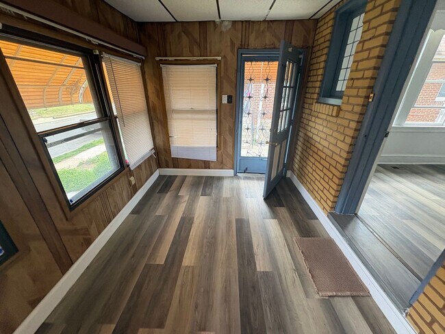 Building Photo - 1806 Hoffnagle St