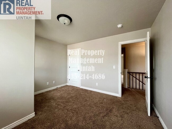 Building Photo - 3 bed 2.5 bath townhome in Fox Run